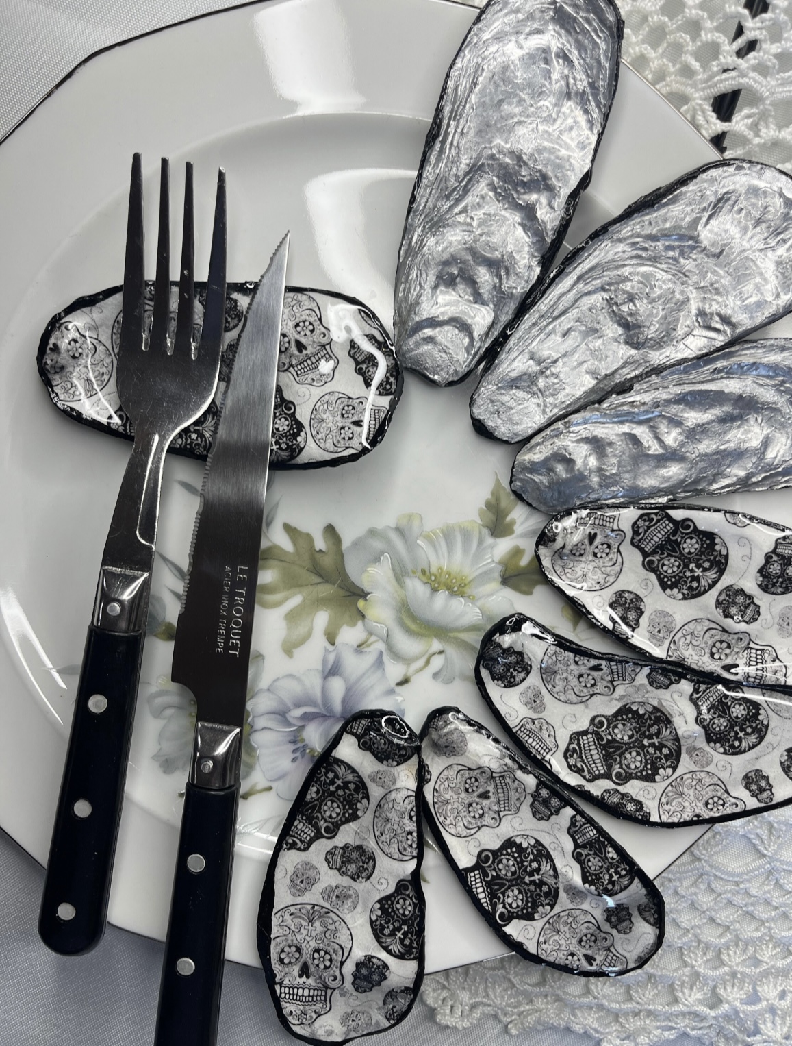 Porte-couteaux Tête de Mort – Noir, Gris & Blanc · Style Rock & Élégant