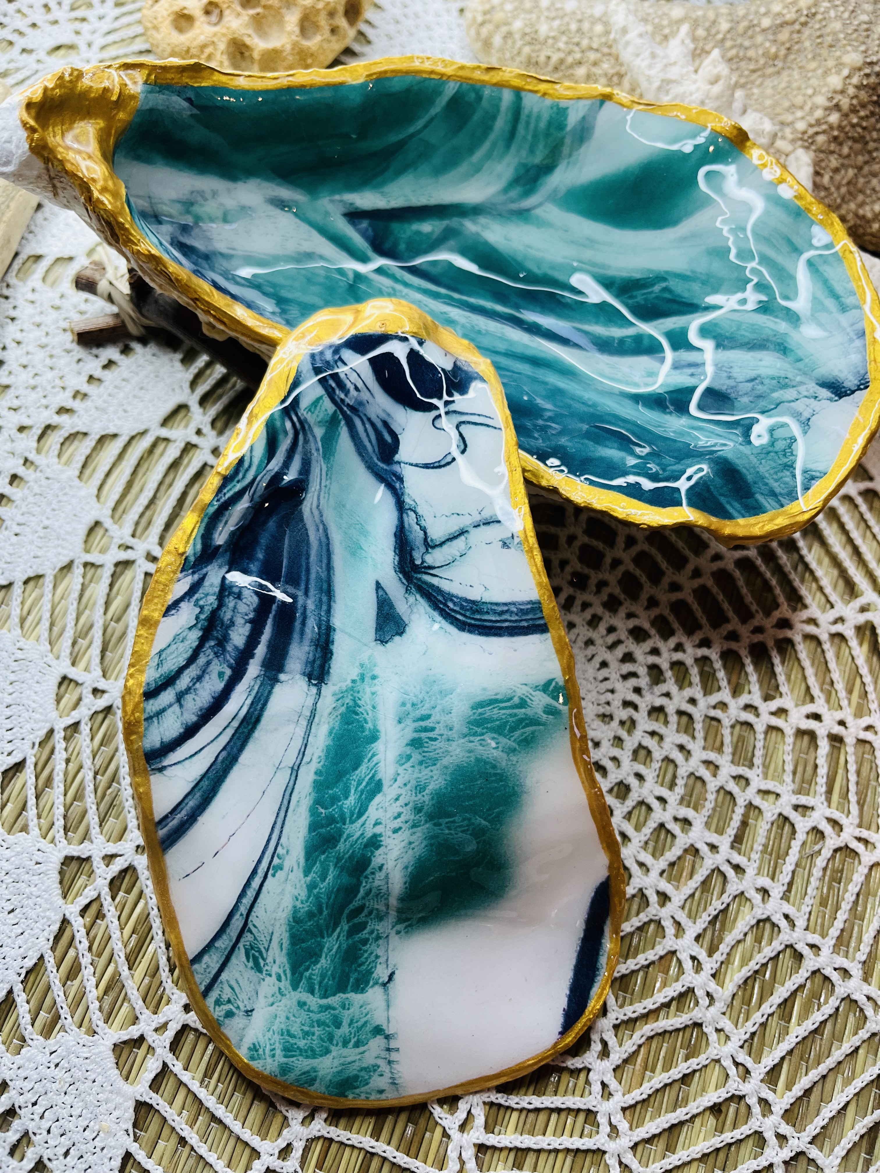 Coquille sublimée – Nuances vert émeraude & bleu