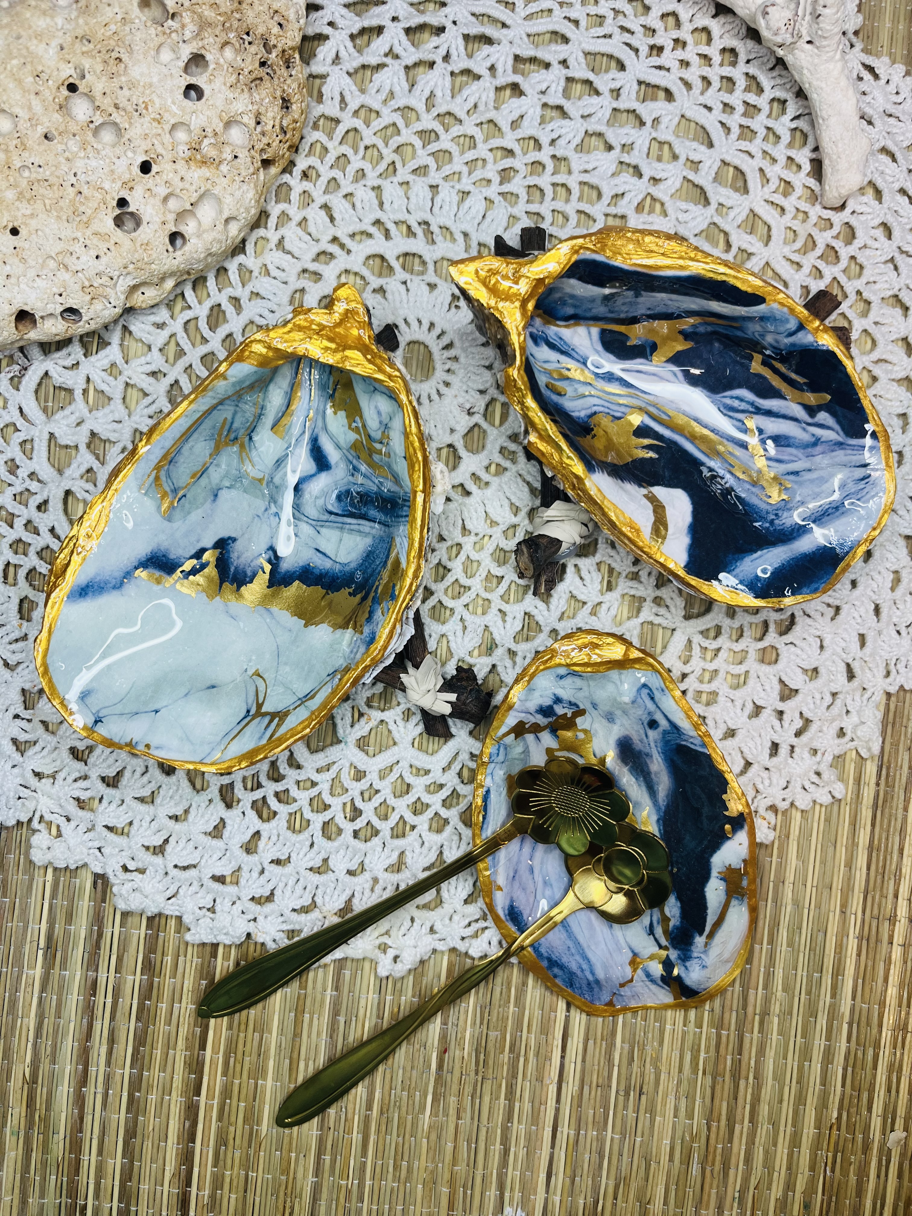 Sel & Poivre – Motif abstrait clair & foncé, touches dorées